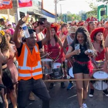 Carnaval BH 2024: trabalhadores se entregam à dança no 'É o Amô' - Lucas Bretas/EM/D.A Press