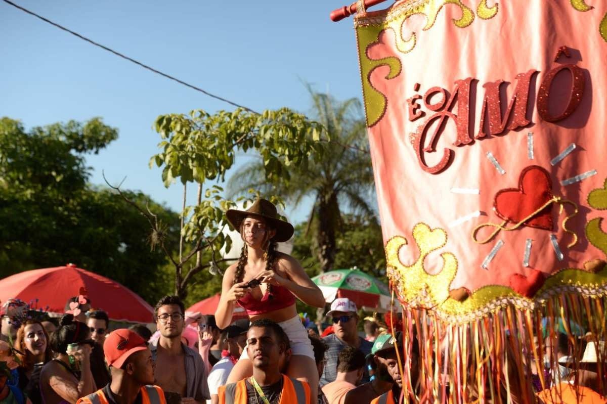 Carnaval BH 2024: É o Amô une sertanejo à folia e faz sucesso em BH