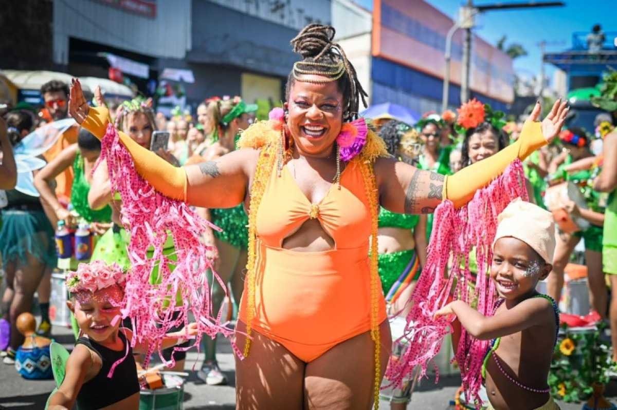 Carnaval BH 2024: Havayanas Usadas faz mistura Minas com Bahia no desfile deste ano
