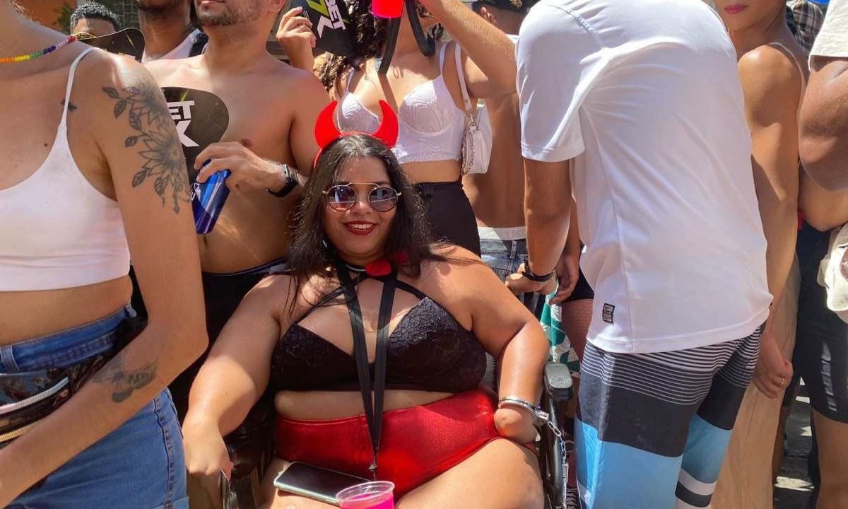 Acessibilidade tem sido destaque e o p&uacute;blico tem recebido bem a jovem Alice Helena, que curte o Funk You em sua cadeira de rodas -  (crédito: Clara Mariz)