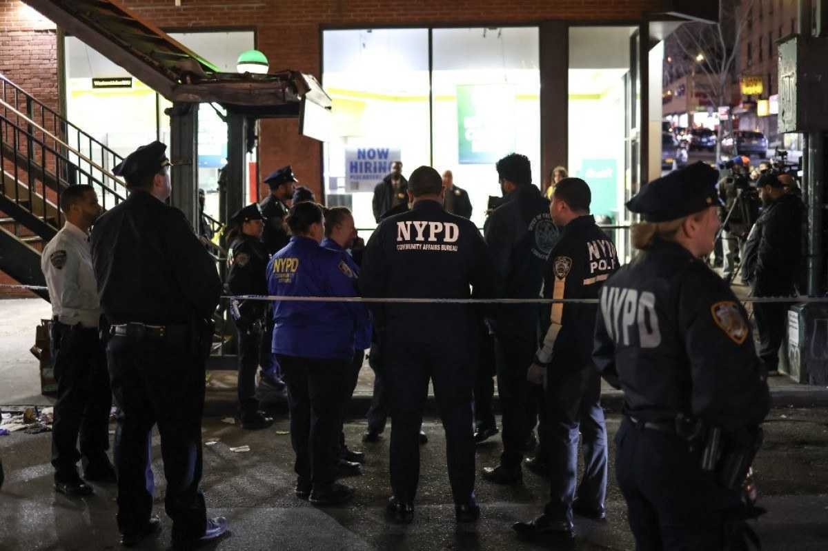 Um morto e cinco feridos em ataque a tiros no metrô de NY