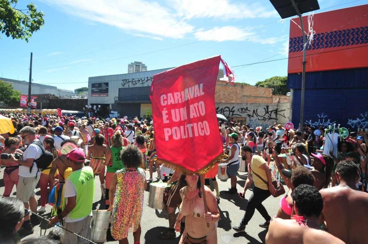 'Carnaval é um ato político', defendem foliãs no desfile do Juventude Bronzeada