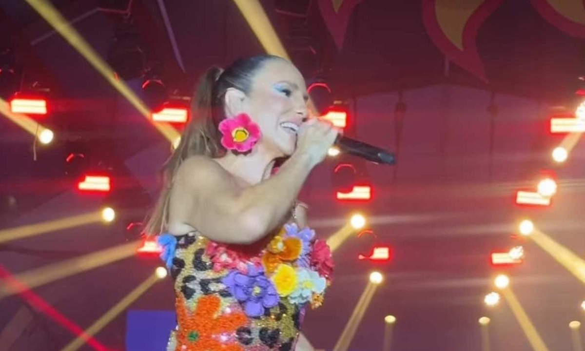 Veveta revisitou seus 30 anos de carreira ao som de hits -  (crédito: Reprodução/Instagram)