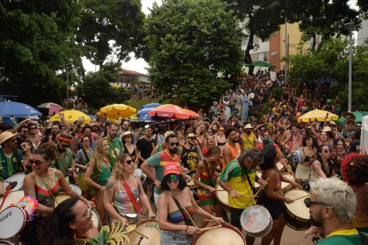 I Wanna Love You embala foliões aos sons de reggae no sexto dia de carnaval; veja fotos