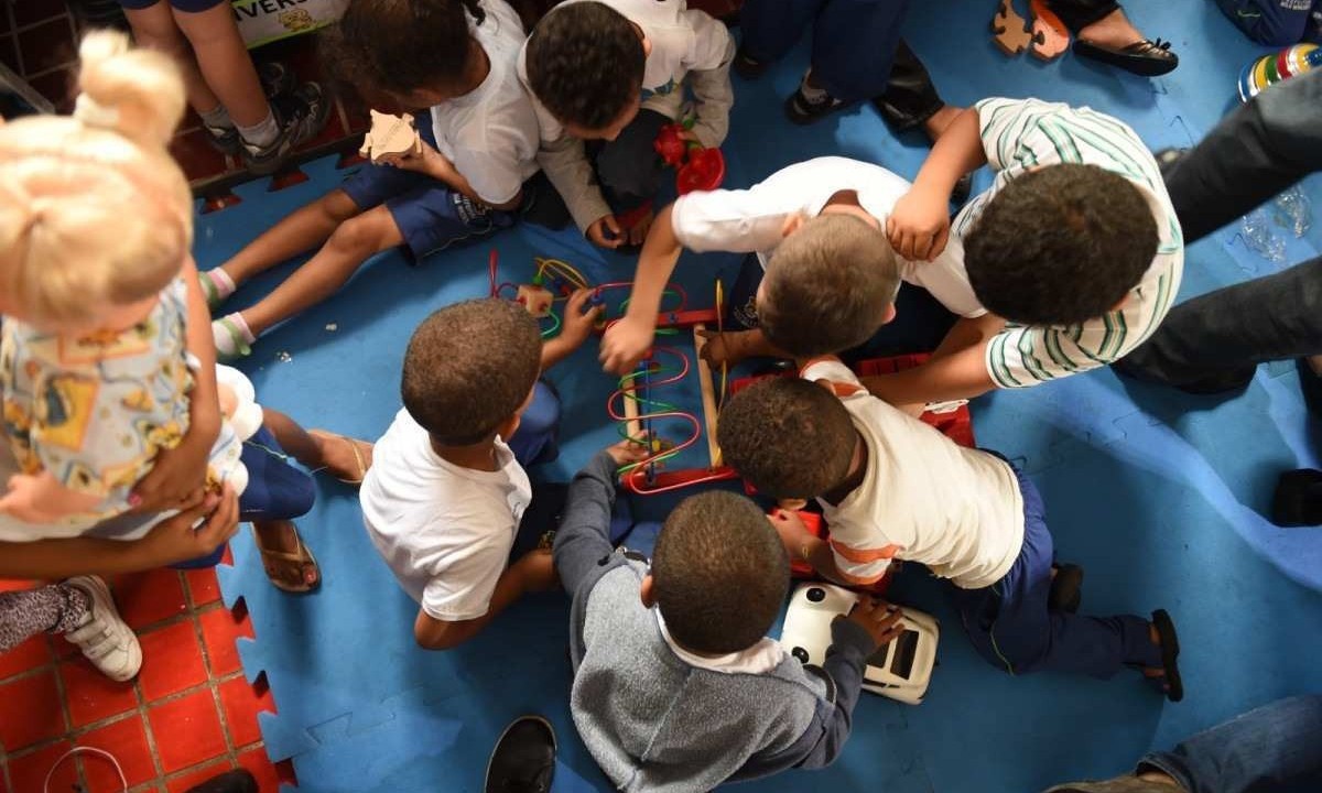 Crianças brincando em creche em Belo Horizonte -  (crédito: Alexandre Guzanshe/EM/D.A Press)