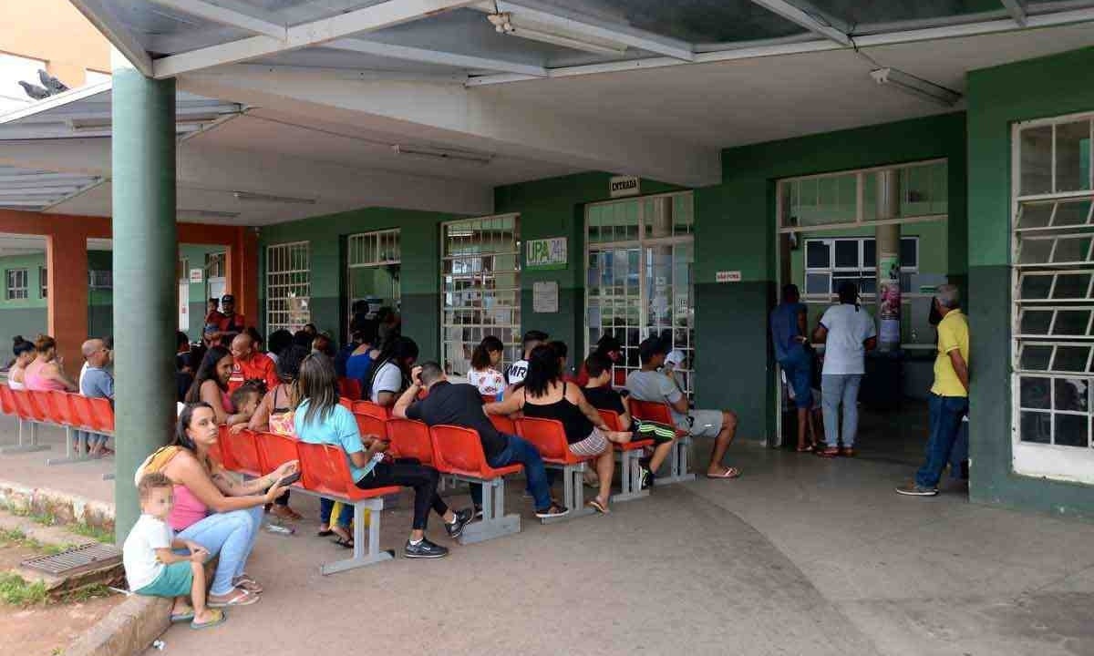 Pacientes aguardam atendimento em UPA de Belo Horizonte: casos de dengue aumentaram 35% na cidade entre 10 e 15 de fevereiro -  (crédito: Túlio Santos/EM/D.A.Press – 29/1/24)