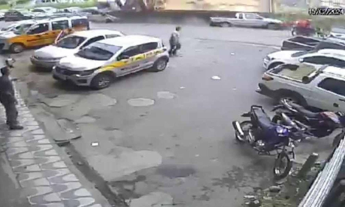 Acidente aconteceu no Bairro Veneza, em Ribeir&atilde;o das Neves -  (crédito: Reprodu&ccedil;&atilde;o/Redes sociais)