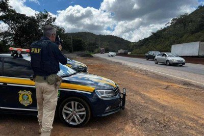 PRF realizou uma operação especial nas estradas federais de Minas durante o carnaval -  (crédito: PRF/Divulgação)