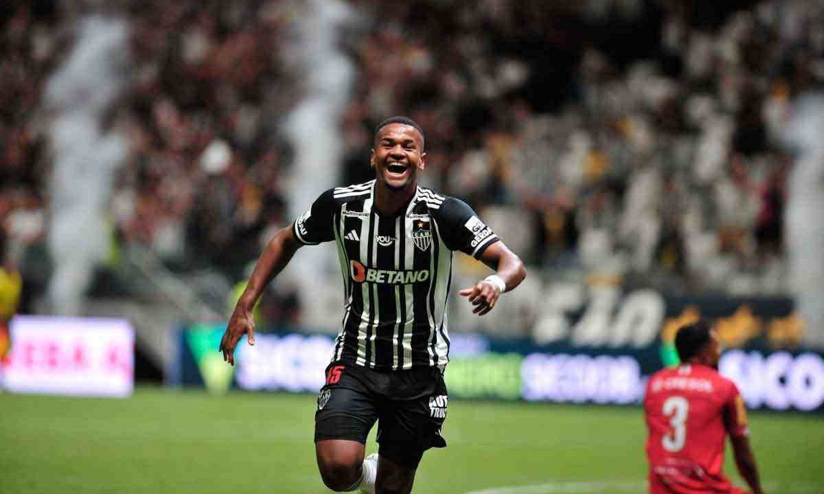 Atacante Alisson comemora o gol marcado no empate do Atlético por 1 a 1 com o Tombense, quarta-feira, pelo Campeonato Mineiro -  (crédito: Alexandre Guzanshe/EM/D.A. Press)