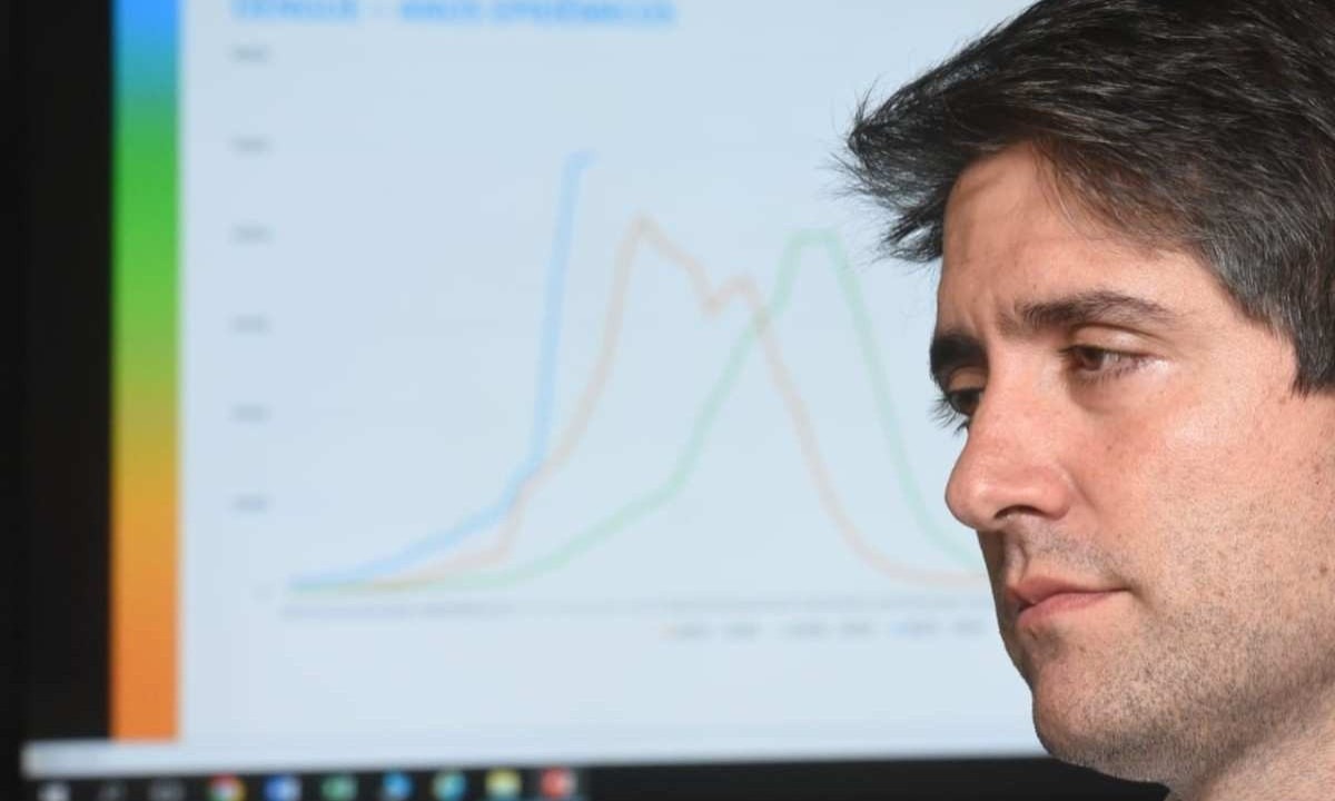 O secretário de Estado de Saúde de Minas Gerais, Fábio Baccheretti, apresenta o cenário das arboviroses no estado e as ações do Governo de Minas para a prevenção, controle e tratamento da dengue e chikungunya. -  (crédito: Gladyston Rodrigues / EM / DA Press)