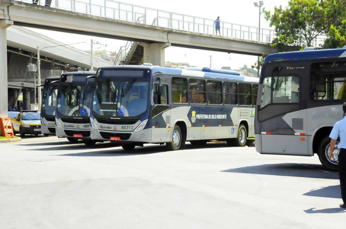 Frota de ônibus nas ruas de Belo Horizonte