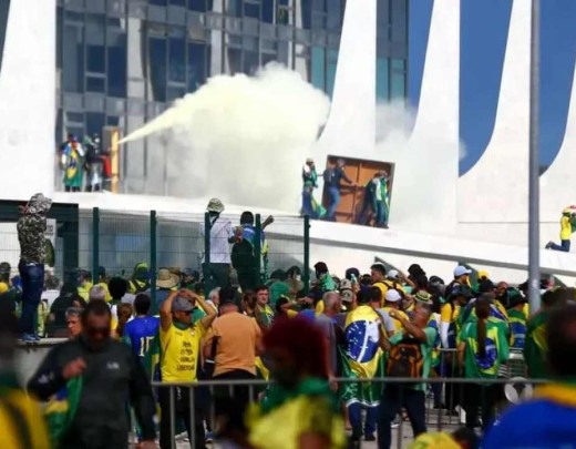 PF afirma que havia 'interlocução entre lideranças das manifestações antidemocráticas e integrantes do governo do então Presidente Jair Bolsonaro' -  (crédito:  Marcelo Camargo/Agência Brasil)