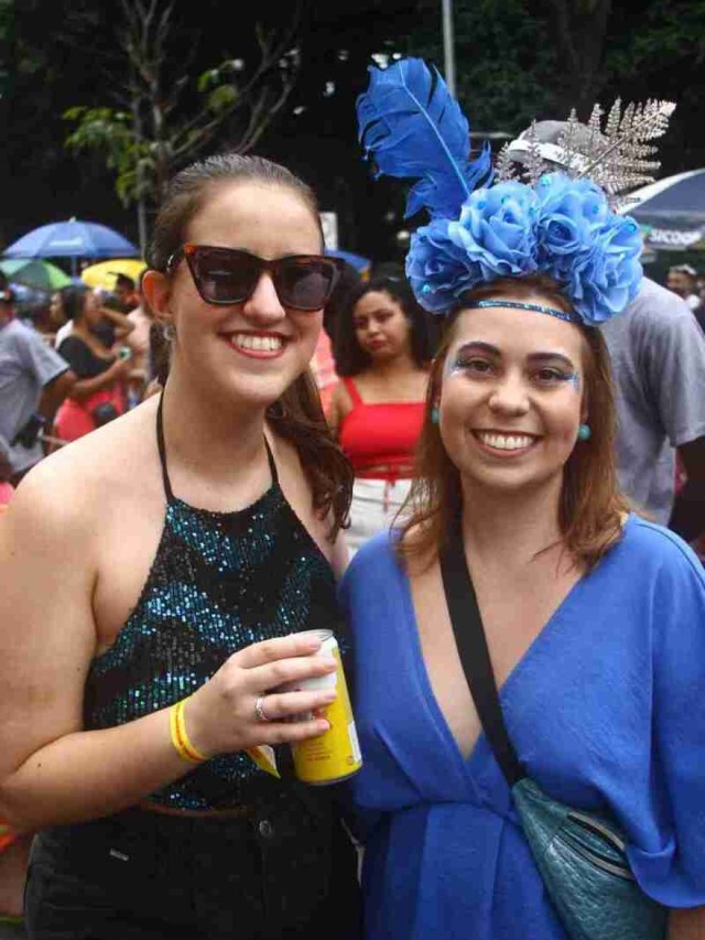 Talita Bernardes e Giorgia Pires se despedem do Carnaval de BH no bloco do Pedro Sampaio