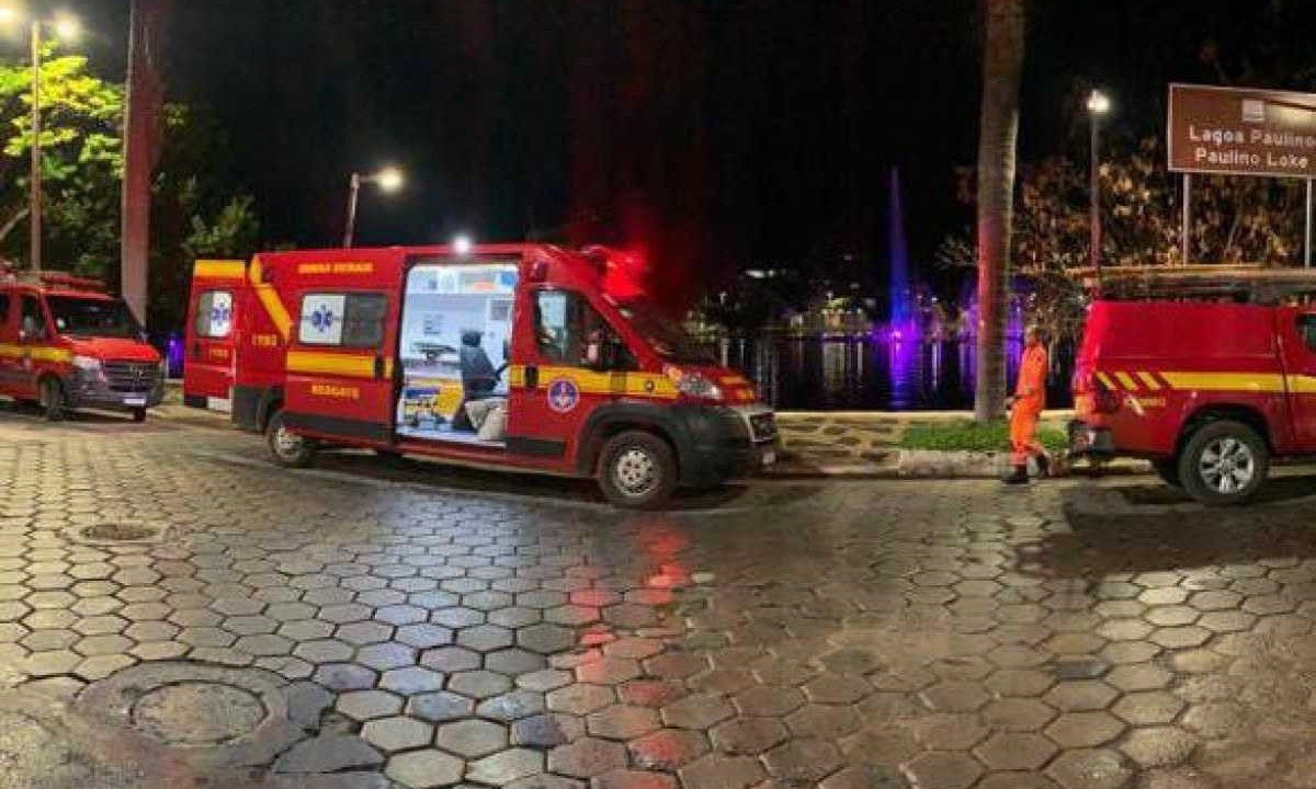 Corpo de Bombeiros foi acionado no centro de Sete Lagoas e resgatou vítima -  (crédito: CBMMG)