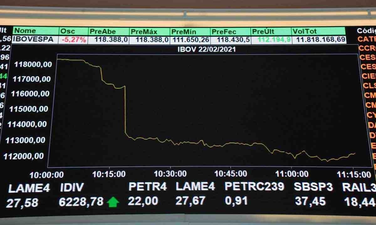 De acordo com estudo feito pelo banco americano Bank of America, o Ibovespa é negociado atualmente com desconto de 10% em relação à sua média histórica. -  (crédito: Nelson Almeida/AFP – 16/8/23)