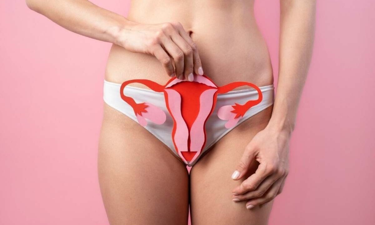 Normalmente, a doença é associada cólicas abdominais, já que ela é caracterizada pelo crescimento do tecido semelhante ao da parede uterina para fora do útero -  (crédito: freepik )