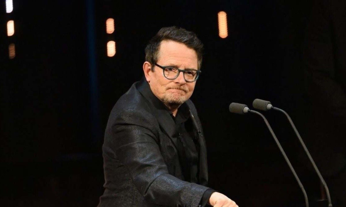 Michael J. Fox, que luta contra o Parkinson desde os anos 1990, anunciou o prêmio para "Oppenheimer"  -  (crédito: Youtube/reprodução)