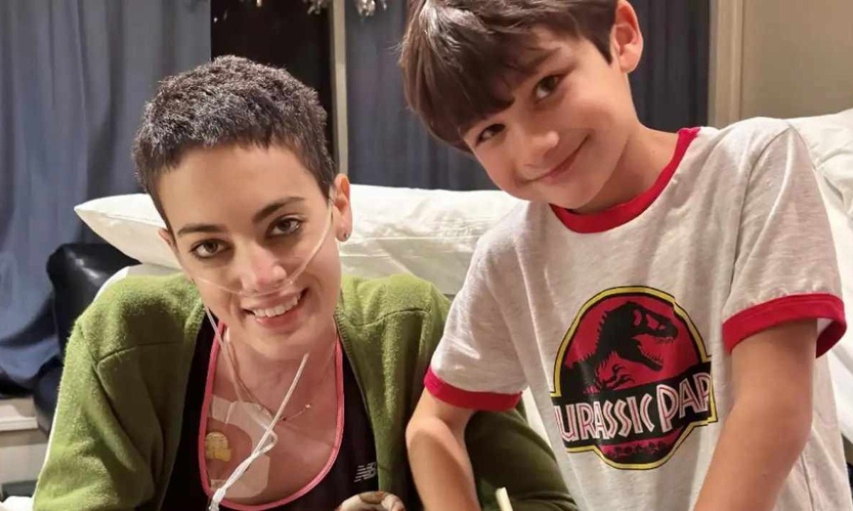 Cat Janice, de 31 anos, e seu filho Loren, de 7 anos

 -  (crédito: Arquivo pessoal)
