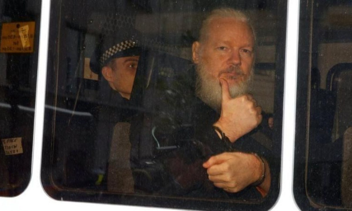 Julian Assange pediu asilo na embaixada do Equador em Londres em 2012 -  (crédito: REUTERS)