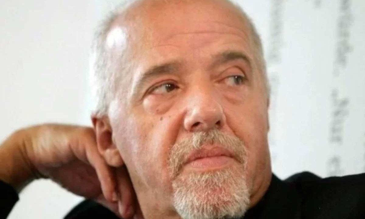 Paulo Coelho utilizou v&iacute;deo para criticar Tabata Amaral -  (crédito: DIVULGA&Ccedil;&Atilde;O/BRASIL )