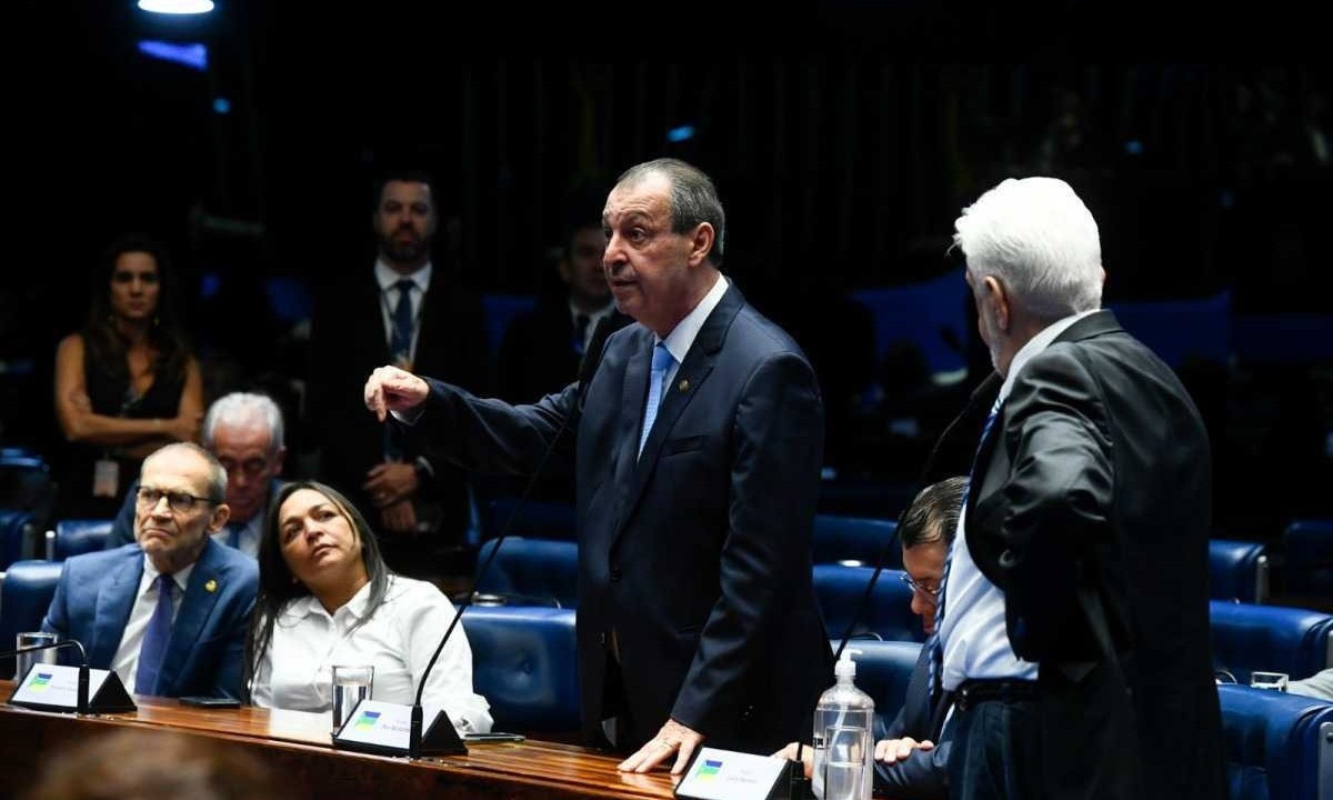 Senador Omar Aziz critica histeria de parlamentares de direita sobre fala de Lula e relembra que não houve a mesma comoção com os 700 mil mortos por COVID-19 no Brasil -  (crédito: Marcos Oliveira/Agência Senado)