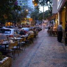 Horário de permissão de mesas e cadeiras nas calçadas de BH é ampliado - Cristina Horta/EM/D.A Press