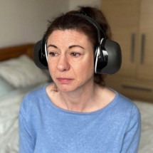 'Ouvir meus filhos rirem é uma tortura': a condição rara que transforma sons em dor - BBC