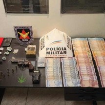 Trio é preso escondendo drogas dentro de pote de arroz no interior de MG - Polícia Militar