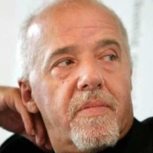 Paulo Coelho critica falas de Tabata Amaral sobre comparação com Holocausto - DIVULGA&Ccedil;&Atilde;O/BRASIL 