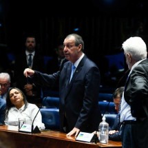 Aziz: ‘Morreram 700 mil pessoas na pandemia, e não vi histeria da Direita’ - Marcos Oliveira/Agência Senado