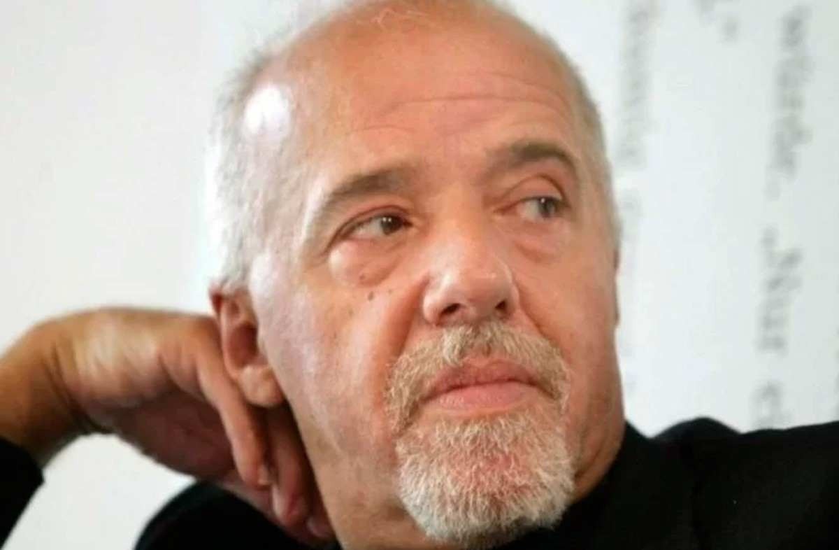 Paulo Coelho critica falas de Tabata Amaral sobre comparação com Holocausto