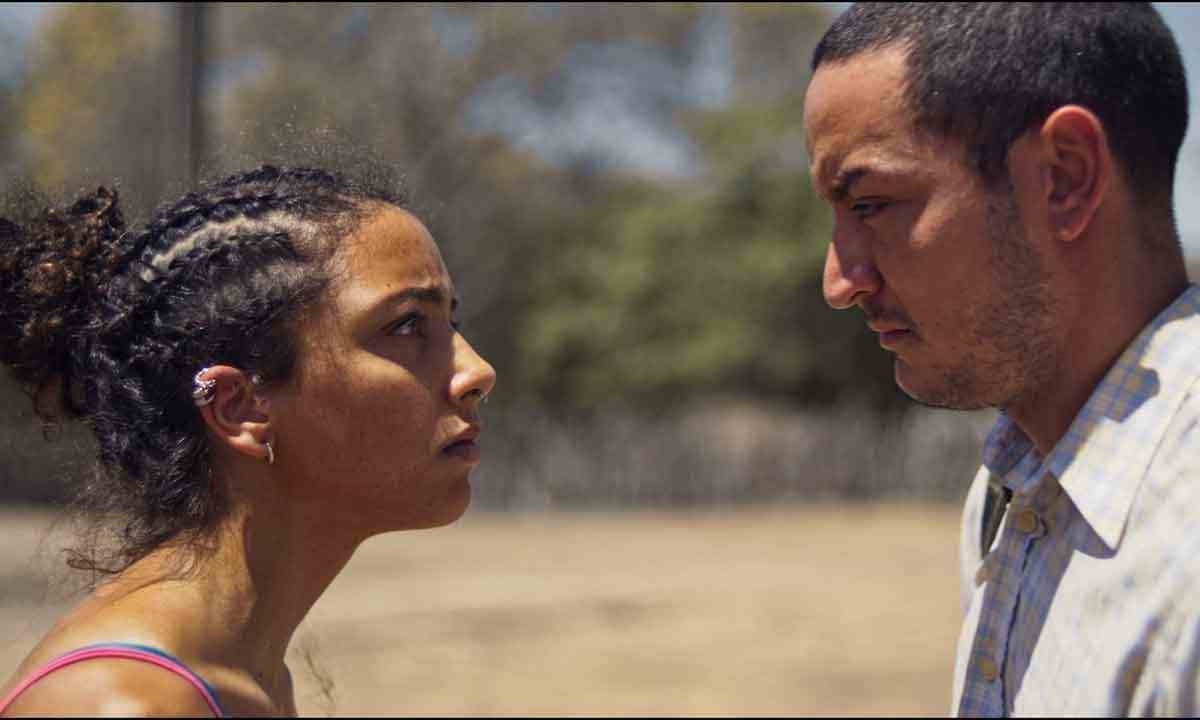 Alice Carvalho (Dinorah) e Allan Souza Lima (Ubaldo) em cena de 