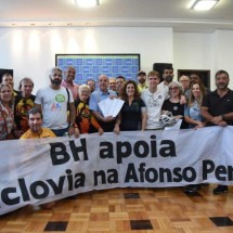 Abaixo-assinado a favor de ciclovia da Afonso Pena é entregue a Fuad - Gladyston Rodrigues/EM/D.A. Press. Brasil. Belo Horizonte-MG
