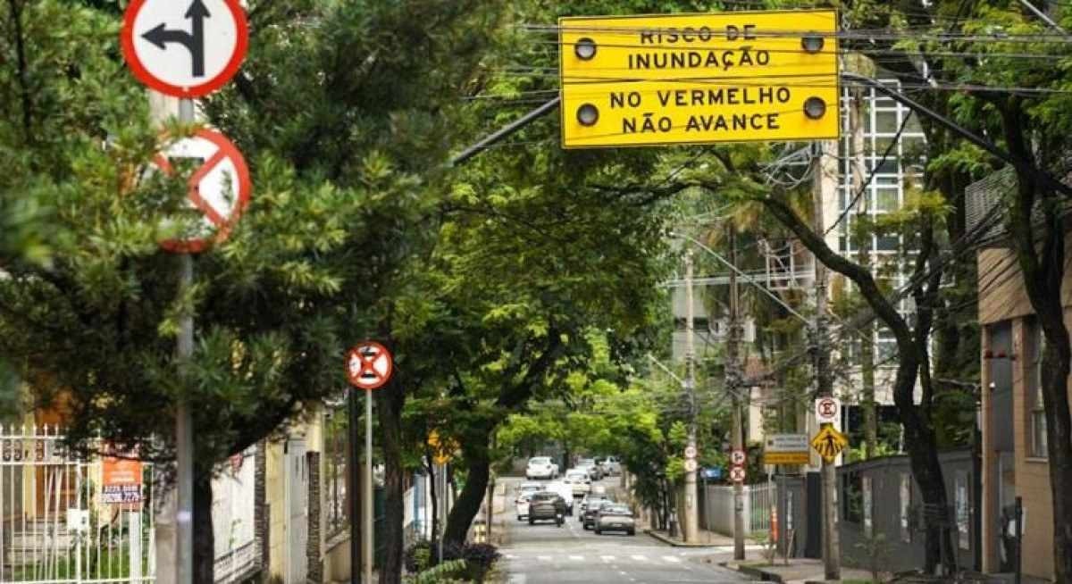 Prefeitura de BH testa sinalização de alagamentos no Santo Antônio