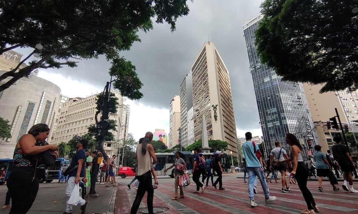 A partir de segunda-feira (26), a previsão é de mais calor e pouca chuva em BH -  (crédito:  Jair Amaral/EM/D.A Press)