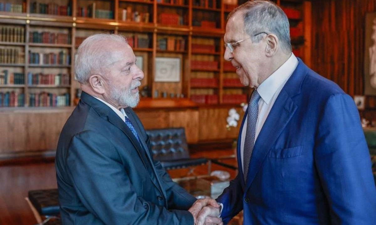 Presidente Lula e chanceler russo Sergey Lavrov durante reunião no Palácio da Alvorada -  -  (crédito: Ricardo Stuckert/PR)