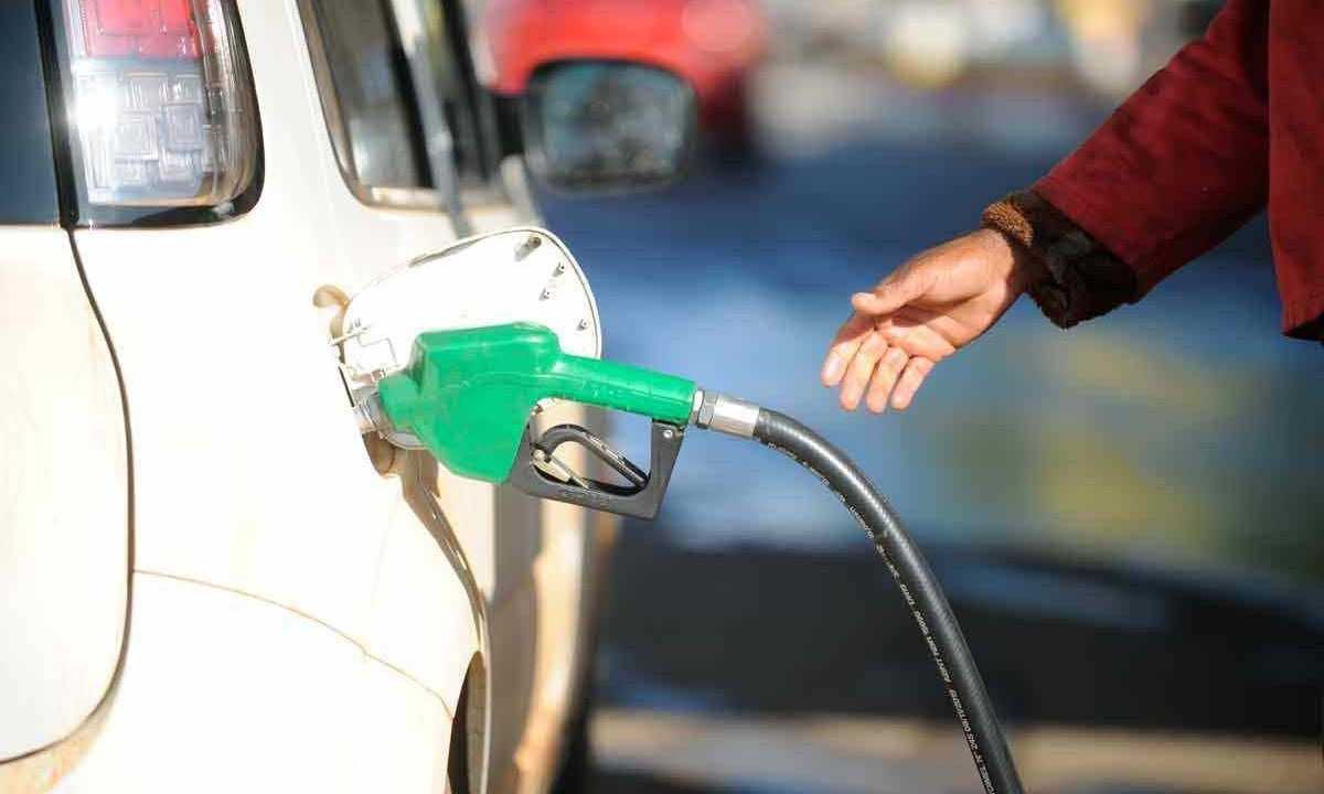 Combustível menos poluente não atrai os consumidores que têm optado por abastecer com a gasolina -  (crédito: Leandro Couri/EM/D.A Press – 19/6/22)
