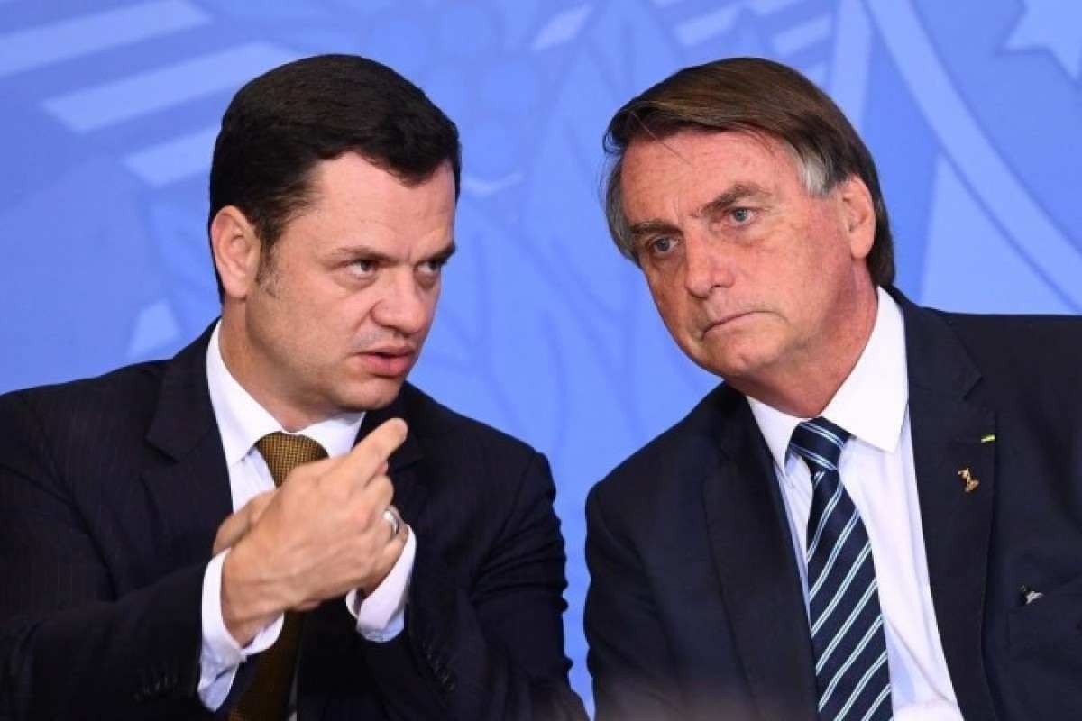 Costa Neto e Torres rompem pacto de silêncio de Bolsonaro e militares