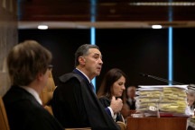 Ministro Barroso discute com corregedor nacional sobre fundo da Lava Jato