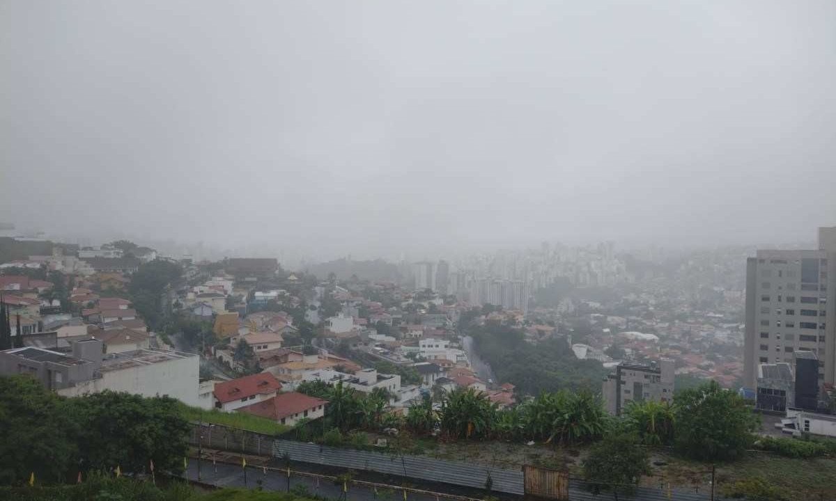Os dias chuvosos se devem à convergência de umidade em Minas Gerais. Próxima semana promete começar com temperaturas em elevação -  (crédito:  Edésio Ferreira/EM/D.A Press)
