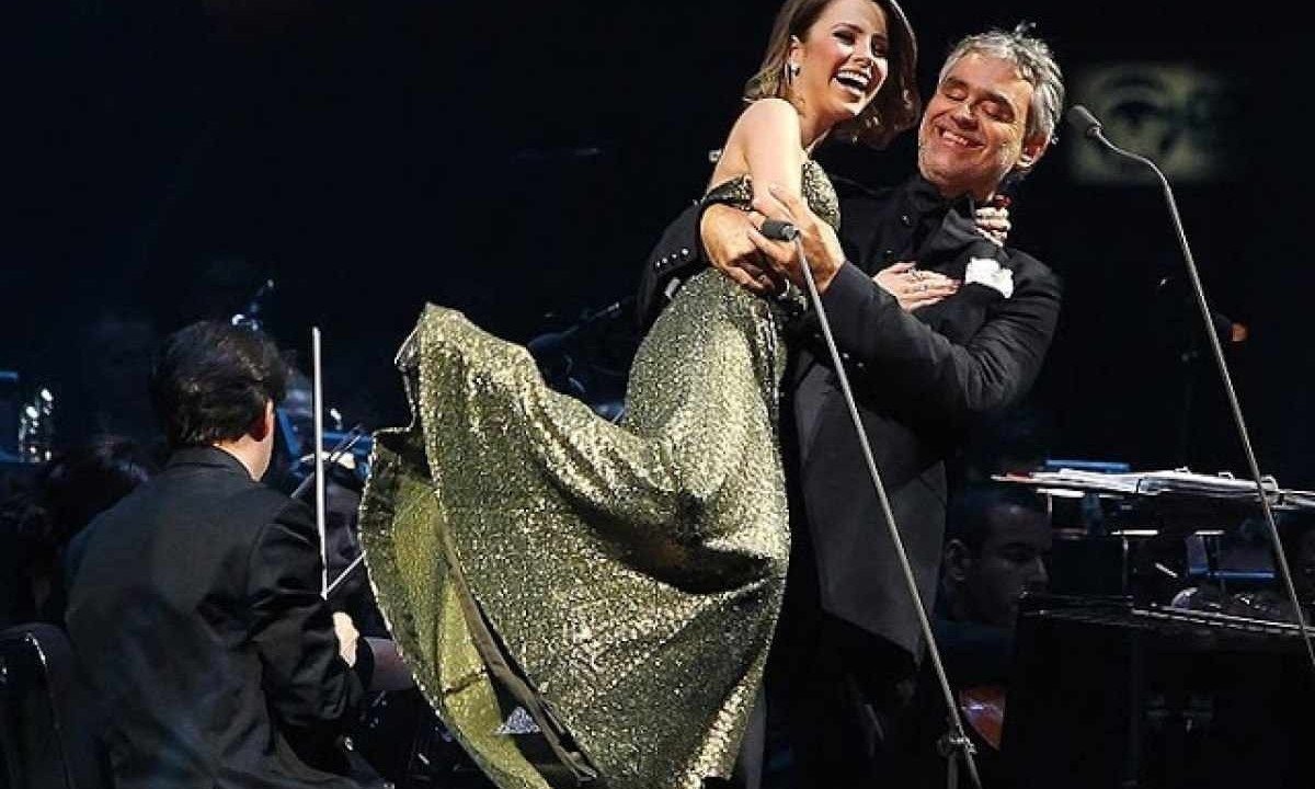Sandy e Andrea Bocelli durante show realizado em 2011 -  (crédito: Sandy News/reprodução)