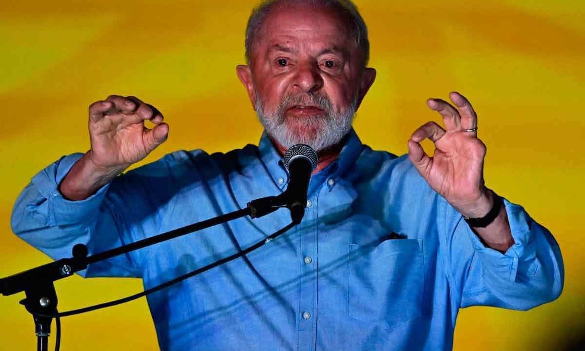 Lula é personagem menor do que o país e principalmente menor do que seus problemas -  (crédito: FABIO PORCIÚNCULA/AFP)