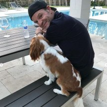 Cão de Rubinho Barrichello morre por comer guimbas de cigarro e maconha - Reprodução/Instagram