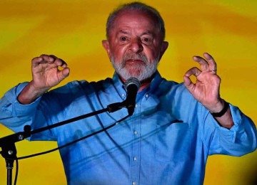 Lula é personagem menor do que o país e principalmente menor do que seus problemas -  (crédito: FABIO PORCIÚNCULA/AFP)