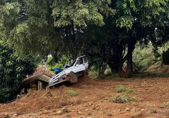 Temporal deixa rastro de destruição em Pouso Alegre, Sul de Minas
