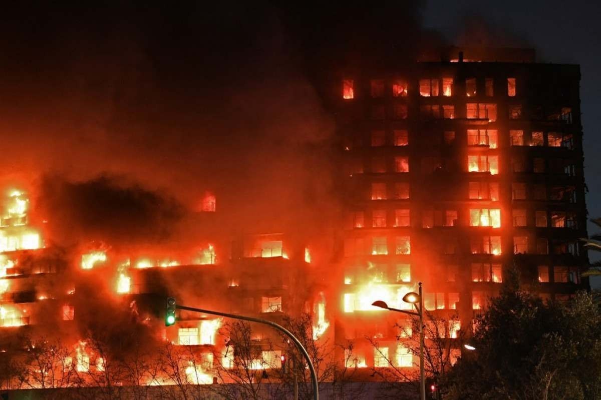Sobe para 10 o número de mortos em incêndio de prédio residencial na Espanha 