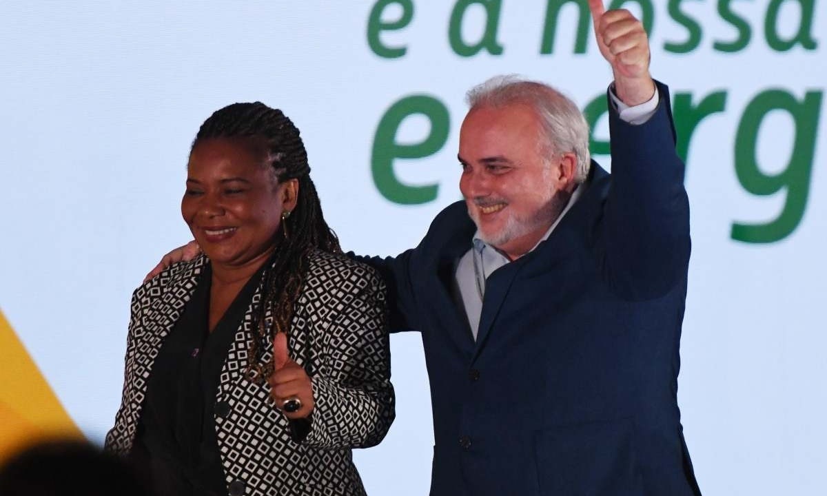  Jean Paul Prates (D), presidente da Petrobras, ao lado de Margareth Menezes, ministra da Cultura
       -  (crédito:  ALEXANDRE BRUM/Agencia Enquadrar/Folhapress)