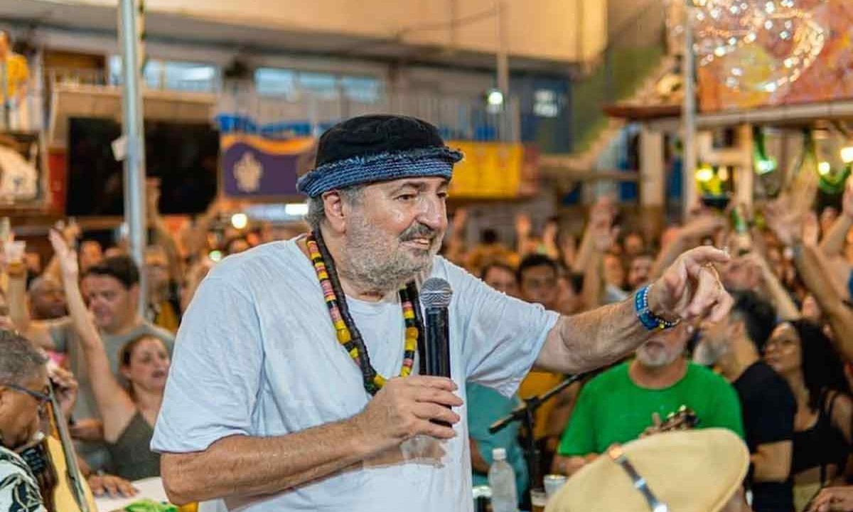 Moacyr Luz comanda o Samba do Trabalhador, aclamada roda carioca das segundas-feiras -  (crédito: Instagram/@tynocruz)