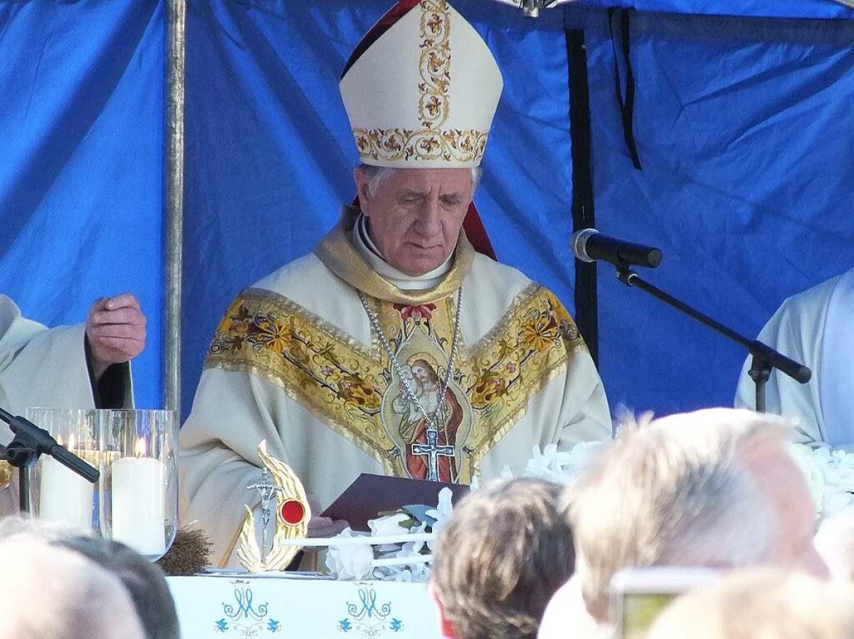 Arcebispo polonês renuncia após acusações de acobertar agressões sexuais