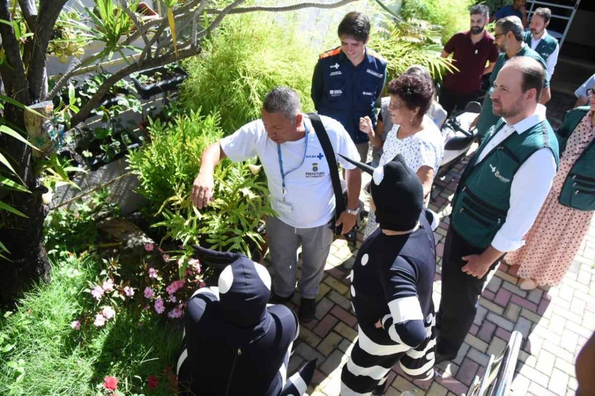 Secretários de Minas e BH visitam casas para conscientizar sobre a dengue